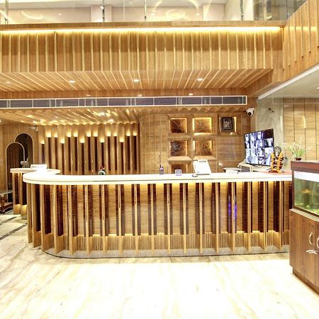 Hotel Krishna Plaza 'New Delhi' - By M S Hospitality ภายนอก รูปภาพ