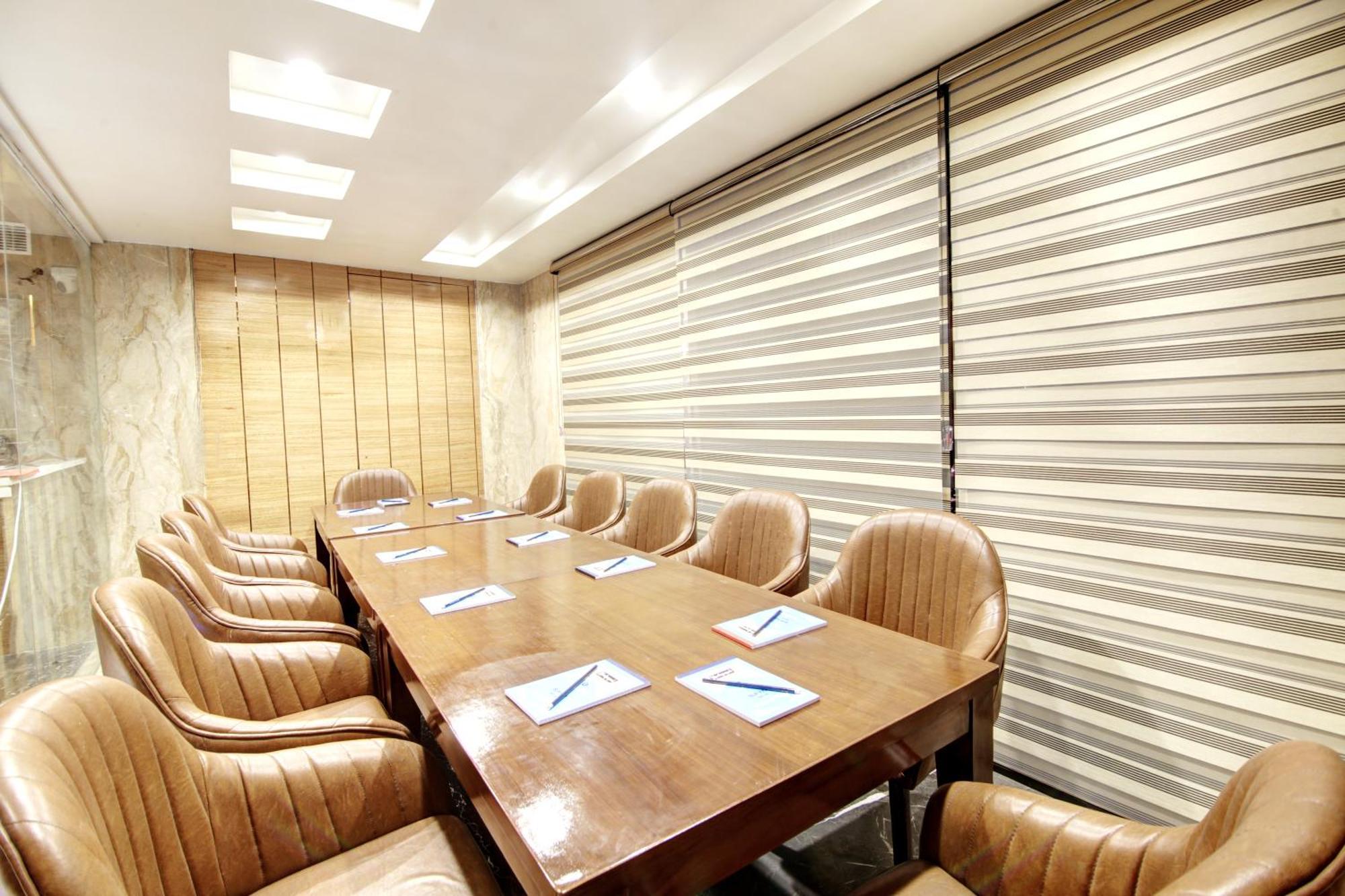 Hotel Krishna Plaza 'New Delhi' - By M S Hospitality ภายนอก รูปภาพ