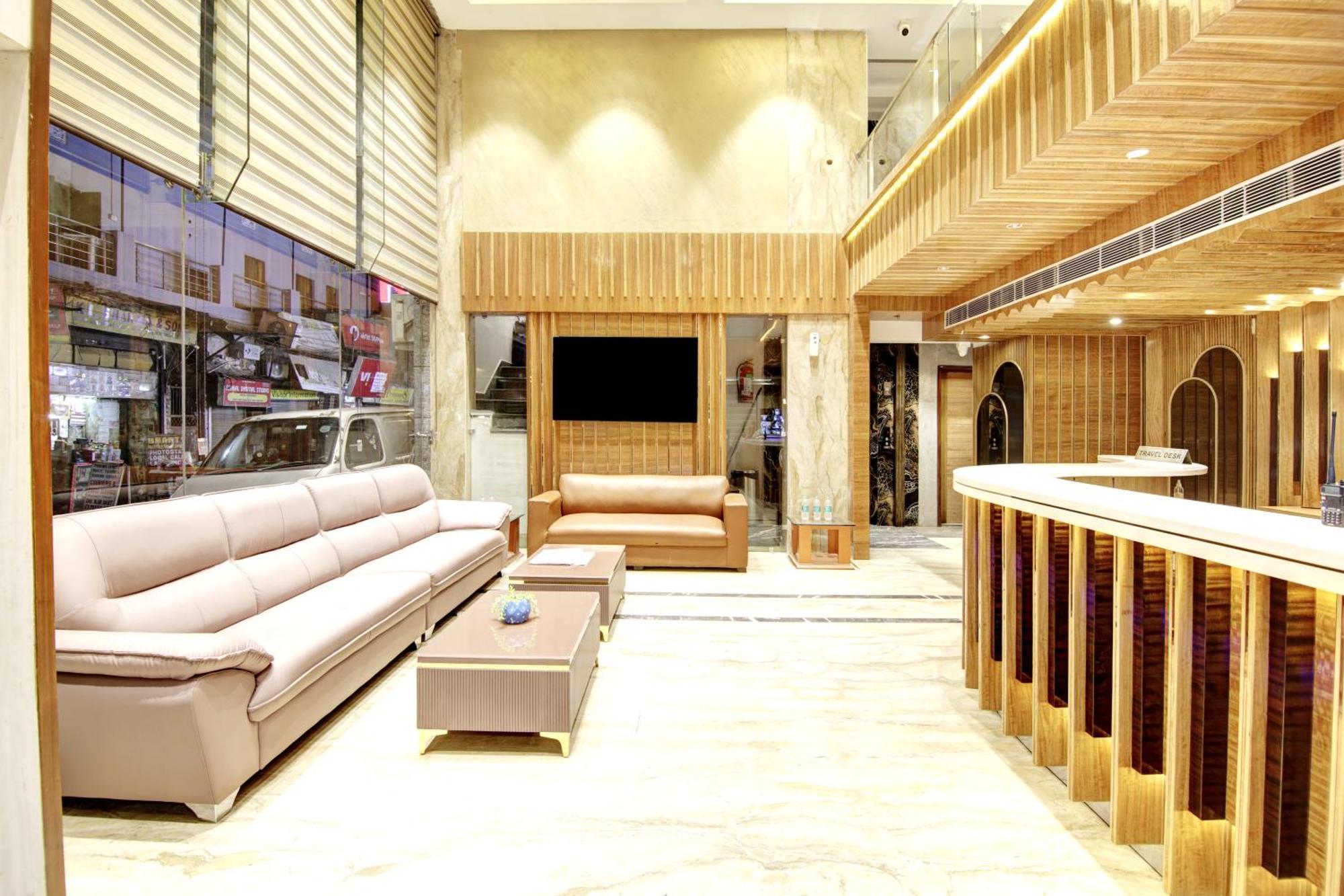 Hotel Krishna Plaza 'New Delhi' - By M S Hospitality ภายนอก รูปภาพ