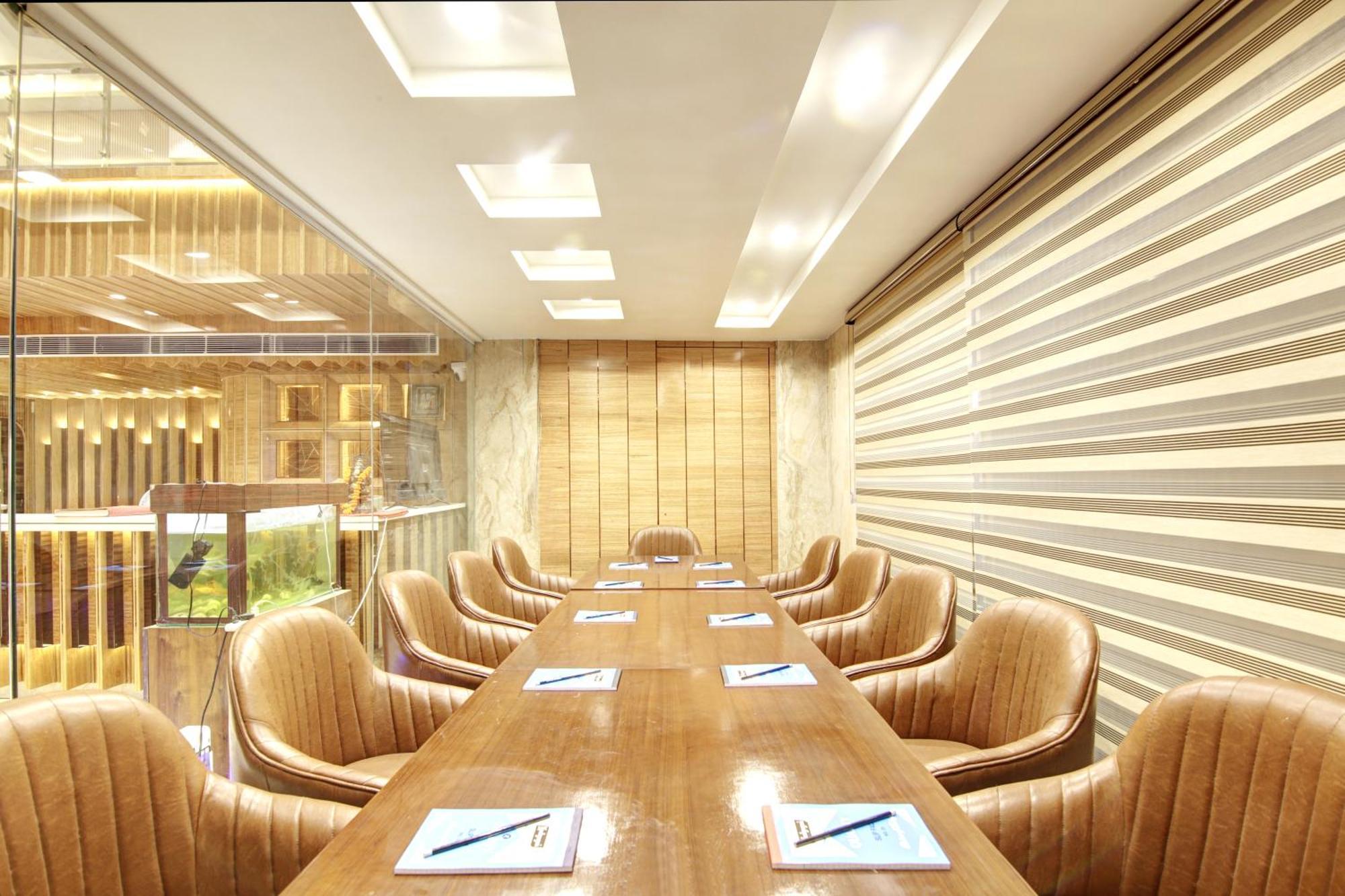 Hotel Krishna Plaza 'New Delhi' - By M S Hospitality ภายนอก รูปภาพ