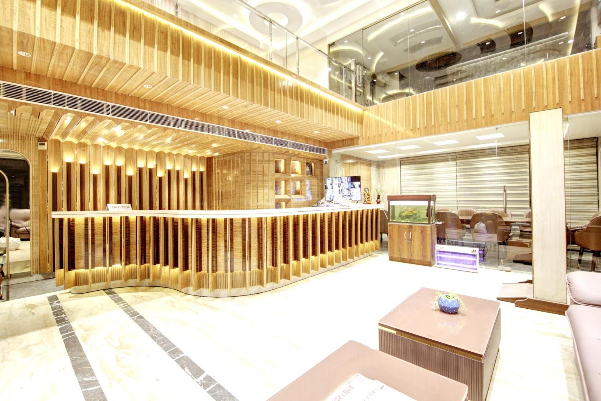 Hotel Krishna Plaza 'New Delhi' - By M S Hospitality ภายนอก รูปภาพ