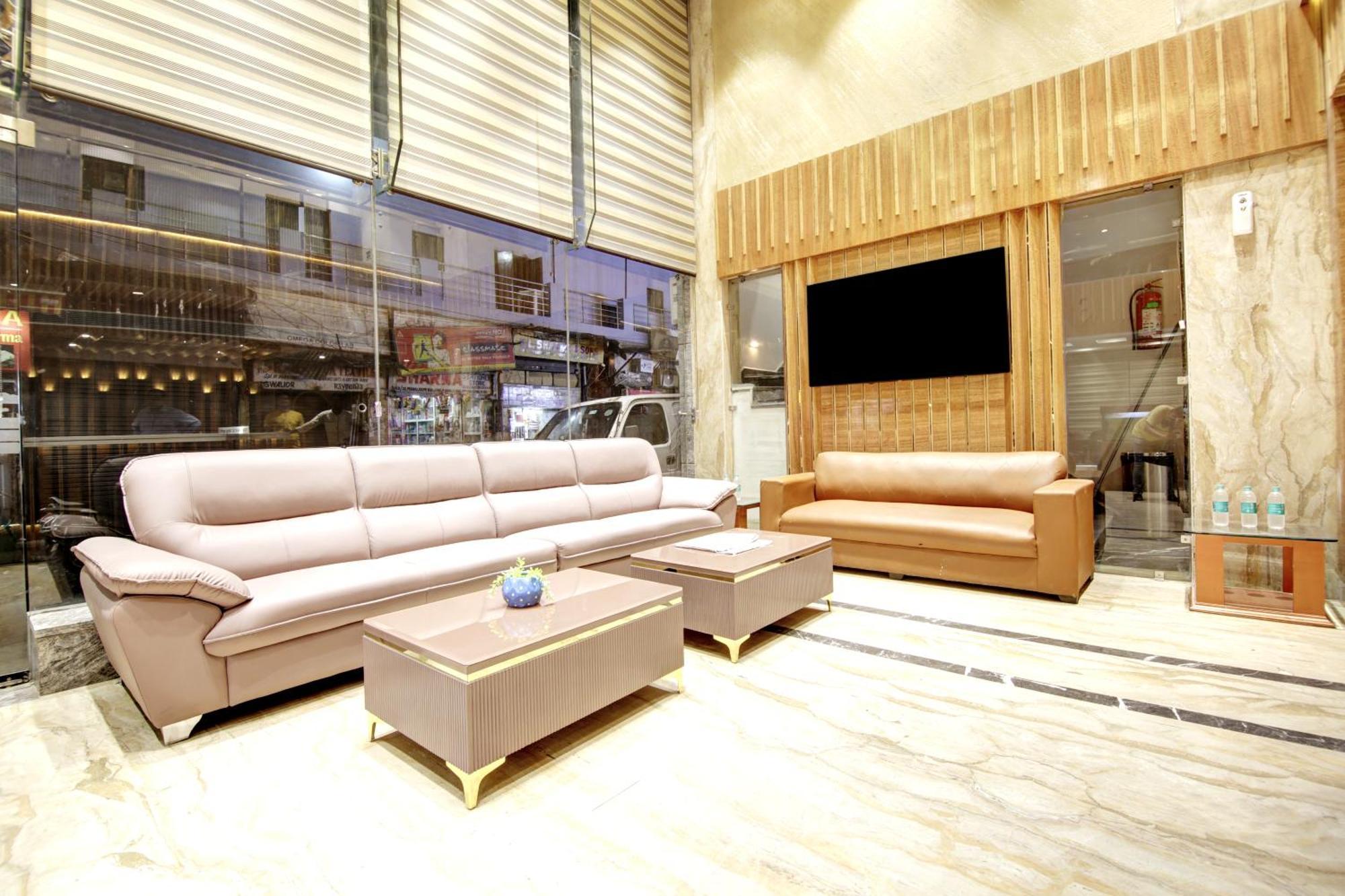 Hotel Krishna Plaza 'New Delhi' - By M S Hospitality ภายนอก รูปภาพ