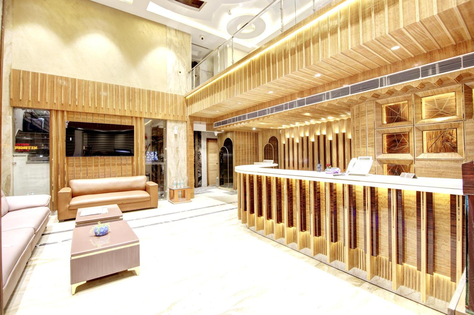 Hotel Krishna Plaza 'New Delhi' - By M S Hospitality ภายนอก รูปภาพ