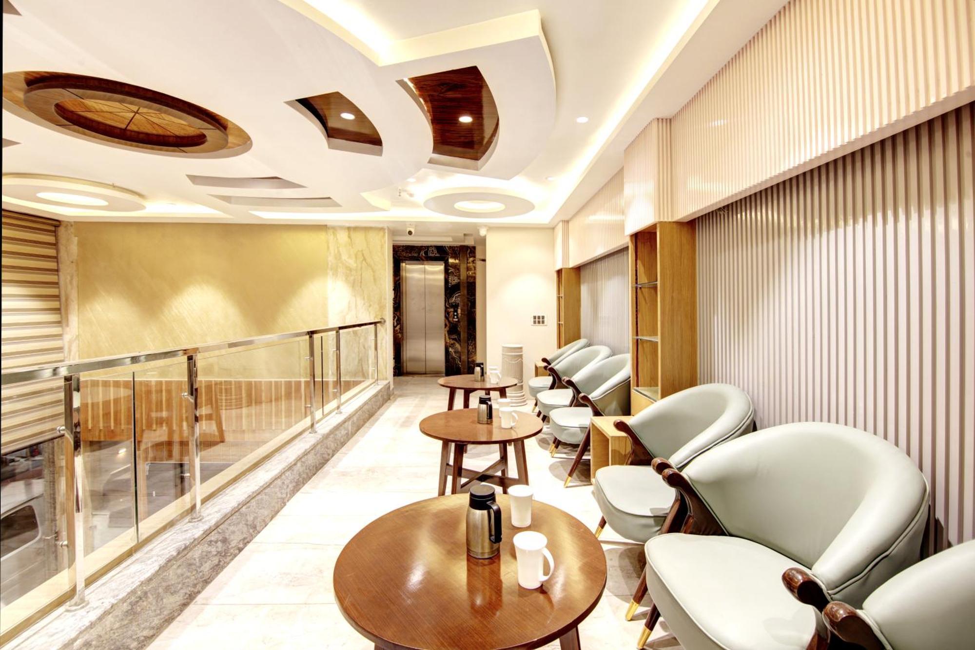 Hotel Krishna Plaza 'New Delhi' - By M S Hospitality ภายนอก รูปภาพ