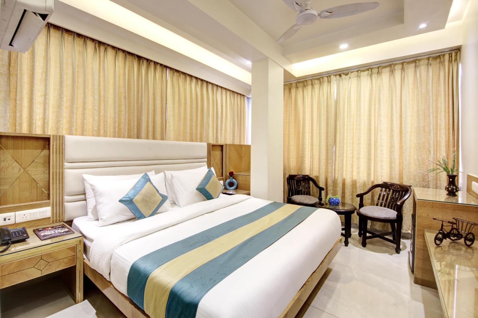 Hotel Krishna Plaza 'New Delhi' - By M S Hospitality ภายนอก รูปภาพ