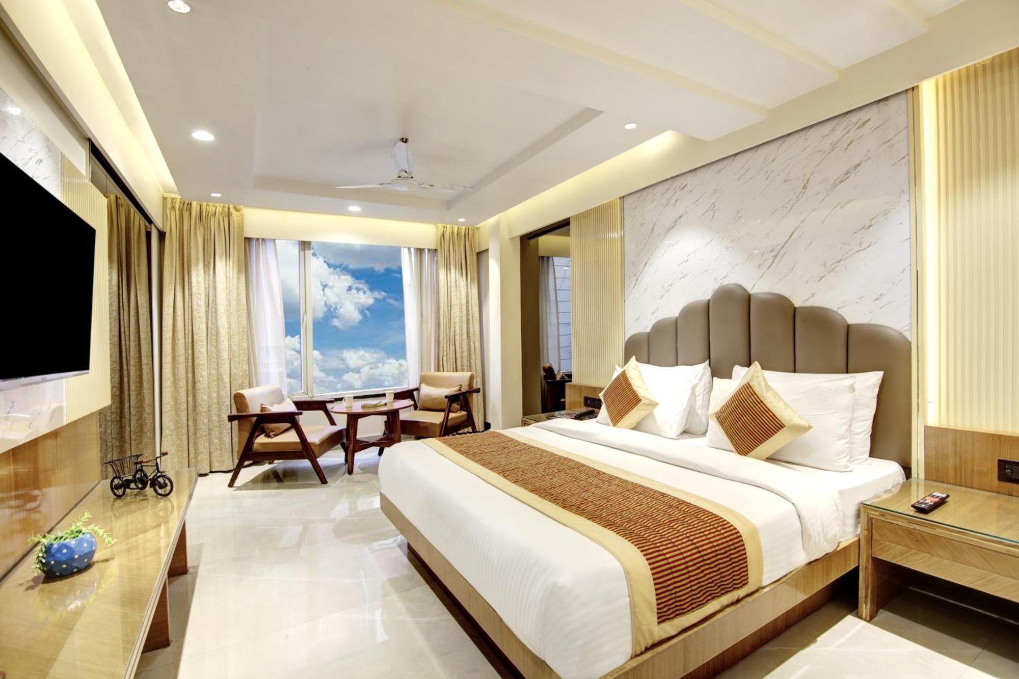 Hotel Krishna Plaza 'New Delhi' - By M S Hospitality ภายนอก รูปภาพ