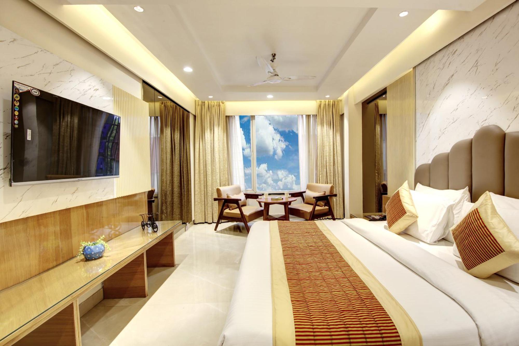Hotel Krishna Plaza 'New Delhi' - By M S Hospitality ภายนอก รูปภาพ