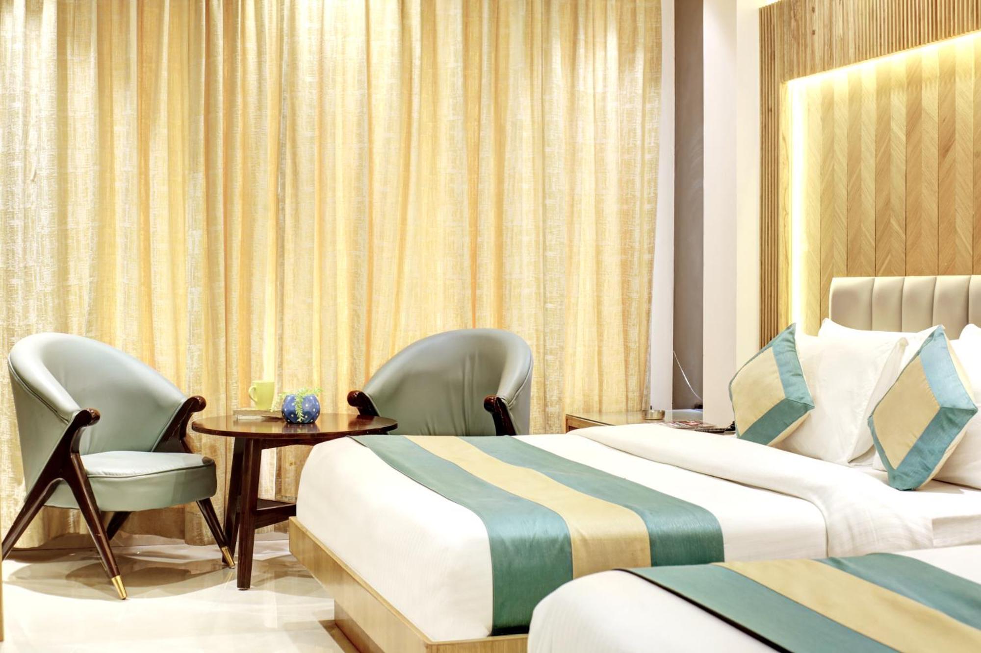 Hotel Krishna Plaza 'New Delhi' - By M S Hospitality ภายนอก รูปภาพ