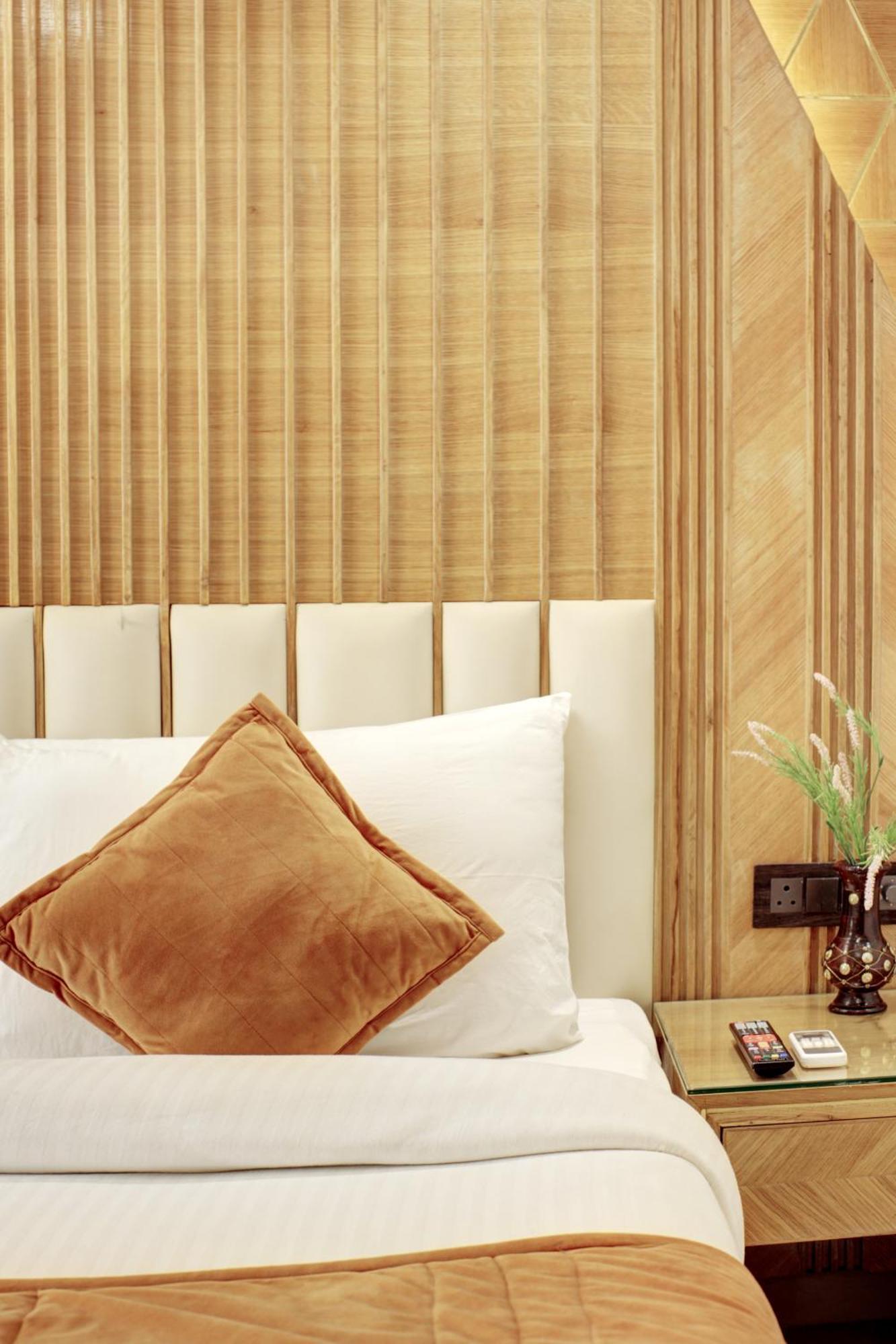 Hotel Krishna Plaza 'New Delhi' - By M S Hospitality ภายนอก รูปภาพ