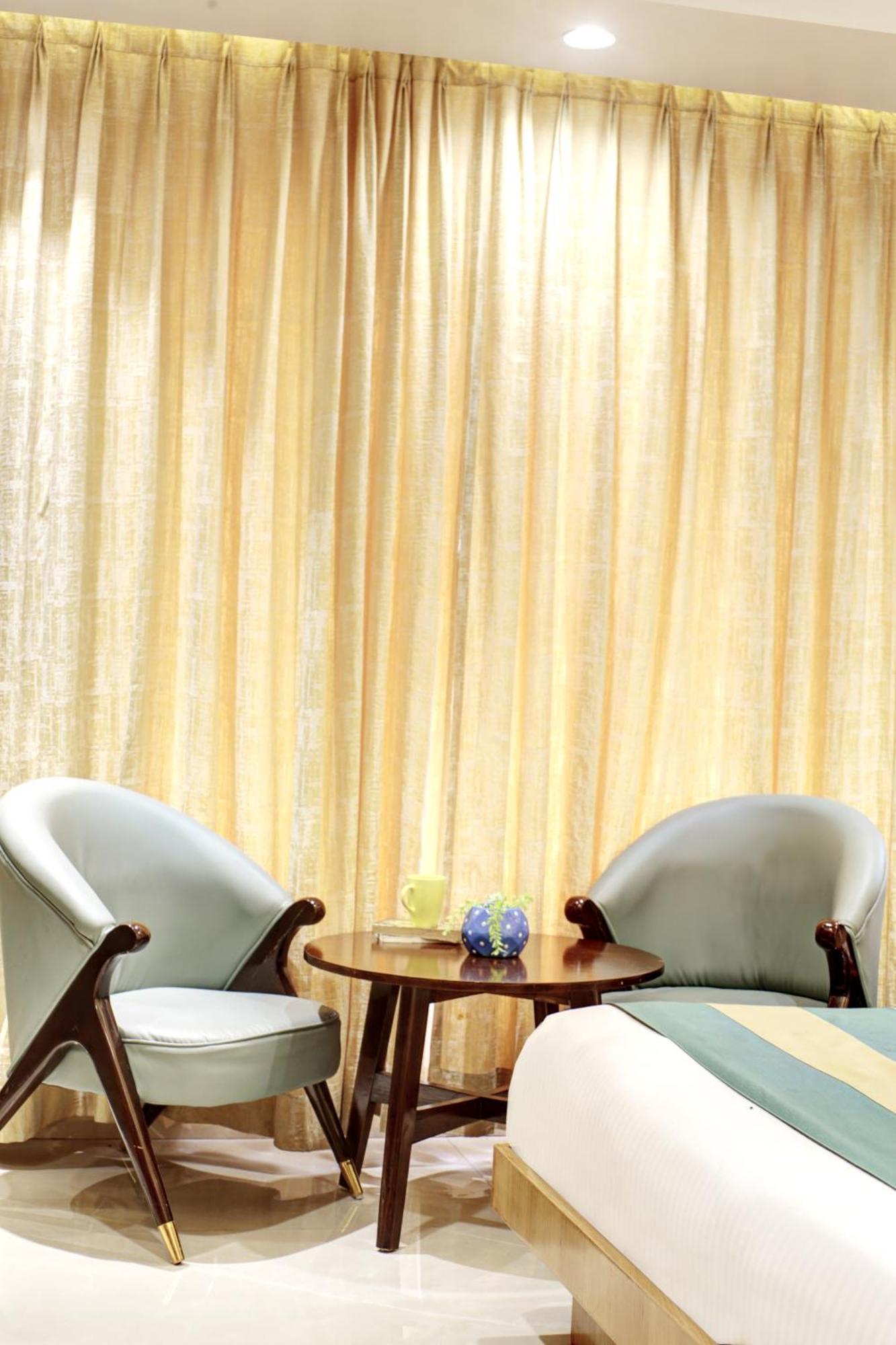 Hotel Krishna Plaza 'New Delhi' - By M S Hospitality ภายนอก รูปภาพ